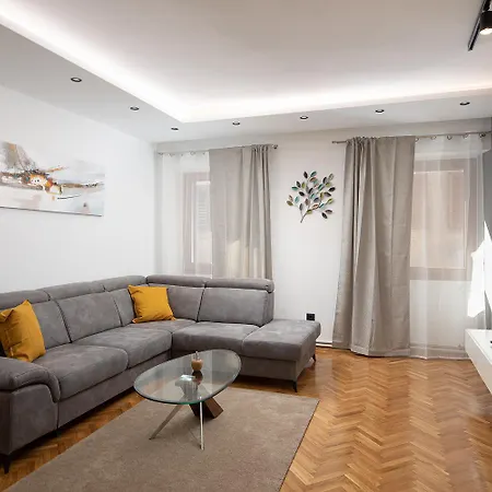 شقة Grey U Centru Pule, Blizina Mora بولا